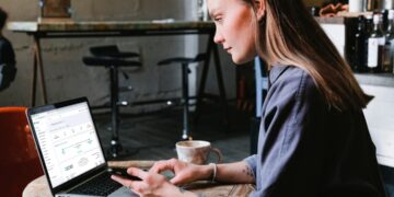 Emprendimiento femenino en Colombia sigue creciendo: 1 de cada 3 empresas que usan plataformas digitales de gestión es liderada por una mujer