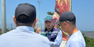 En Barranquilla investigan presunto vertimiento irregular tras aparición de aguas con color y olor extraño en el río