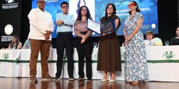 En Unisimón se entregaron distinciones por el Día del Profesor Bolivariano