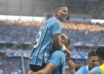 Enamorado anotó un golazo en la victoria 3-0 del Gremio ante el Internacional