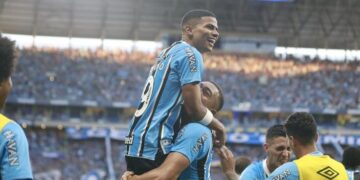 Enamorado anotó un golazo en la victoria 3-0 del Gremio ante el Internacional