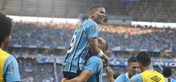 Enamorado anotó un golazo en la victoria 3-0 del Gremio ante el Internacional