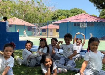 Estudiantes del Alexander Von Humboldt disfrutan espacios del colegio reverdecidos con grama del ‘Metro’ – Alcaldía de Barranquilla, Distrito Especial, Industrial y Portuario