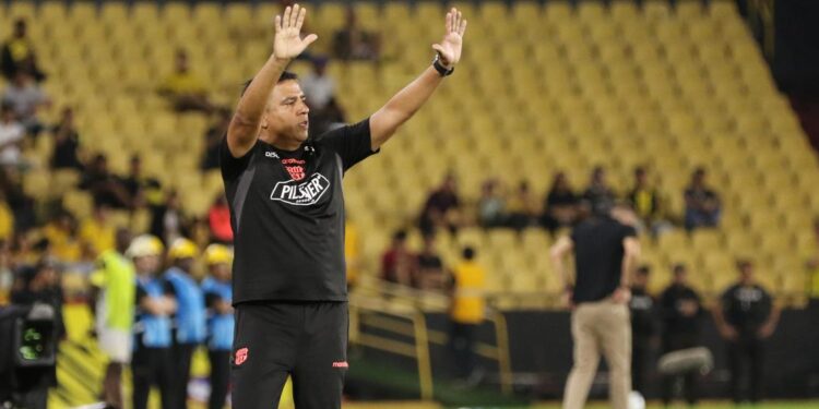 Expulsado Farías y asistencia de Jordan Barrera en empate de Barcelona y Botafogo