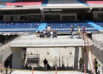Inició instalación de nuevas graderías en el Metropolitano