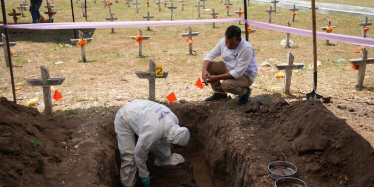 Las siete historias que esperan volver a casa desde el cementerio Calancala tras años de incertidumbre