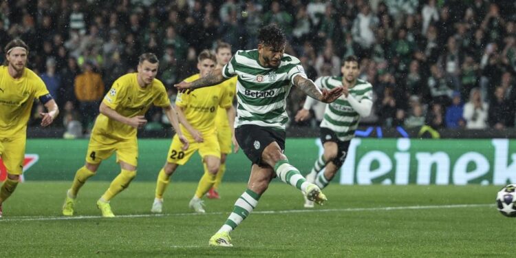 Luis Suárez, vital en la remontada del Sporting con gol y asistencia