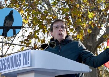 Paloma interrumpe discurso dejándole una ‘sorpresita’ al alcalde