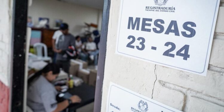 Policía y Fiscalía reportan capturas de dos hombres cuando ejercían su derecho al voto