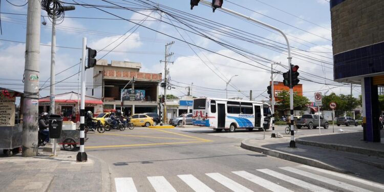 Por una movilidad más eficiente, se habilita nuevo semáforo y se implementan cambios de sentido vial en varios sectores de Barranquilla – Alcaldía de Barranquilla, Distrito Especial, Industrial y Portuario
