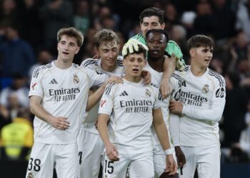 Real Madrid goleó al Elche en el Bernabéu y presiona al Barcelona en Liga