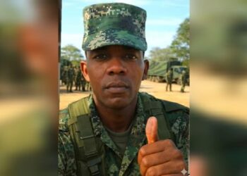 Sicarios a pie atacan a tiros a dos hombres cuando departían en Los Ángeles II: uno murió