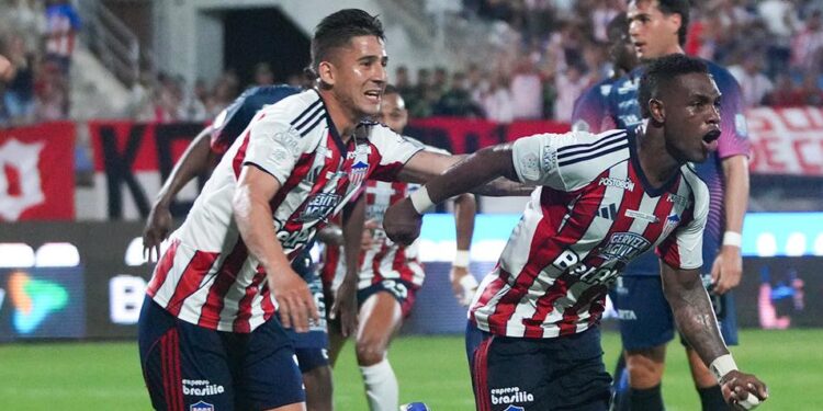 Un gol sobre el final de Pestaña salvó al Junior de otro papelón