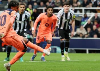 Un penalti sobre la hora de Lamine Yamal salvó al Barcelona de la derrota