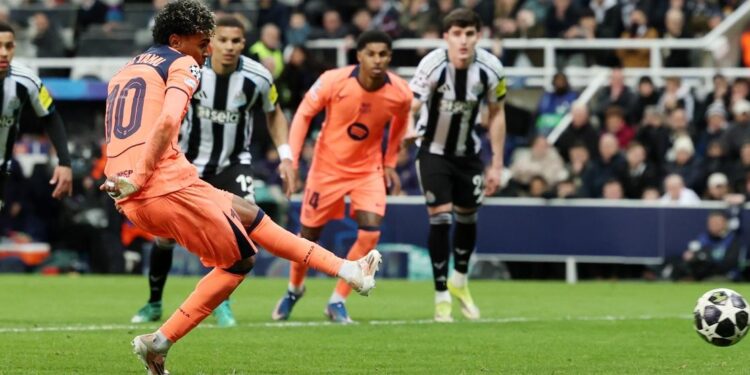 Un penalti sobre la hora de Lamine Yamal salvó al Barcelona de la derrota