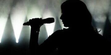 Video | Reconocida cantante es detenida por posesión de armas