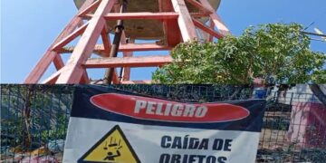 comunidad denuncia peligro de colapso de escombros en el tanque del cementerio — NoticiasBQ
