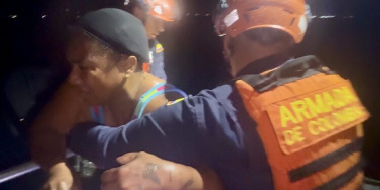 ¡Tragedia evitada en el Caribe! Armada rescata a cuatro personas en emergencia marítima