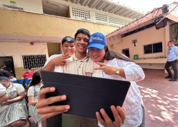 Alcaldía de Soledad entrega 2.270 tablets que conectan los sueños de estudiantes y fortalecen familias