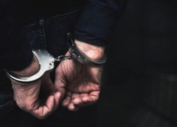 Arrestan a cantante por implicación en la muerte de una menor