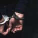 Arrestan a cantante por implicación en la muerte de una menor