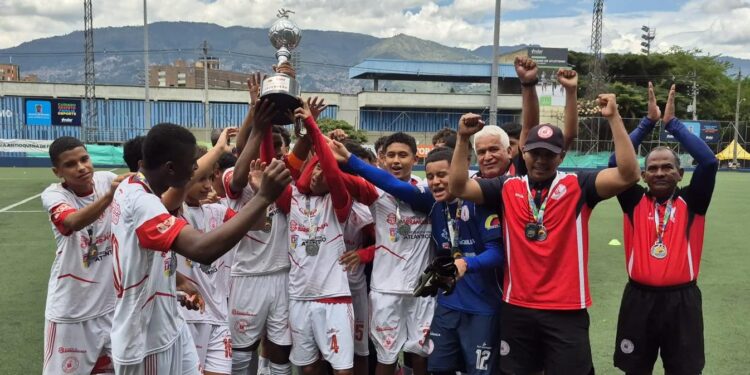 Atlántico resignó en los minutos finales el título del Nacional sub-13