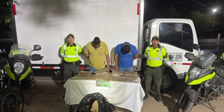 Caen dos hombres que transportaban 11 kilos de marihuana en un camión en Sabanagrande