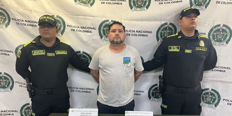 Capturan en flagrancia a presunto delincuente con explosivos en el barrio Las Palmas