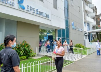 Cruz Verde anuncia que dejará de dispensar medicamentos a Sanitas EPS