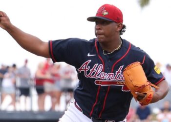 Didier Fuentes propinó siete ponches en su regreso con los Bravos