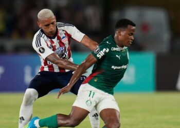 "Es increíble": Jhon Arias critica estado del Jaime Morón en Junior vs. Palmeiras