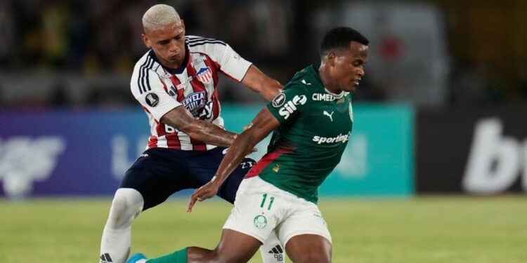 "Es increíble": Jhon Arias critica estado del Jaime Morón en Junior vs. Palmeiras