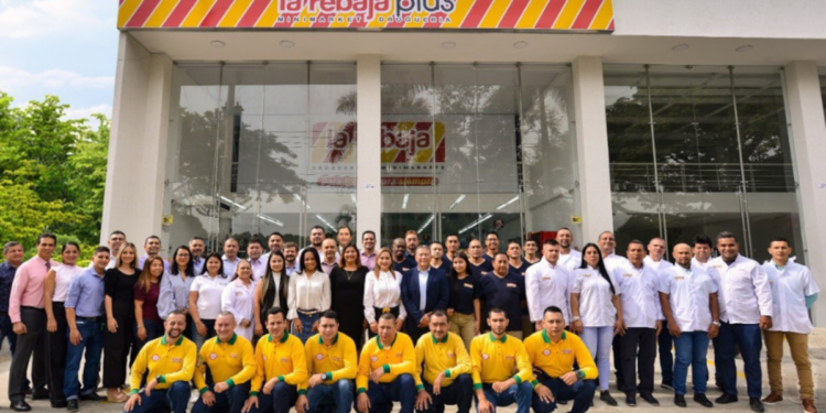 Establecimientos de Drogas La Rebaja pasarán a ser puestos de salud y dispensarios, anunció Petro