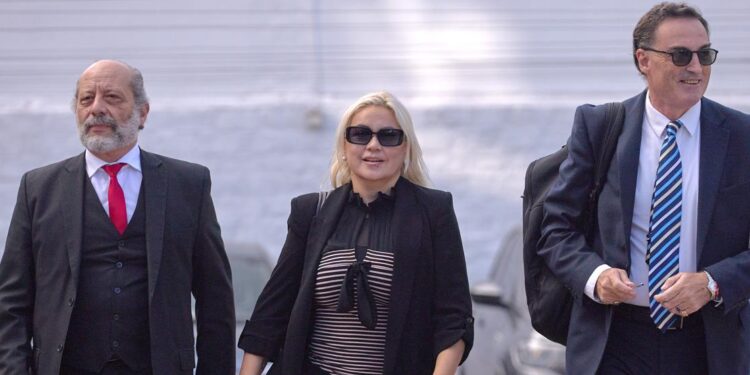 Expareja de Maradona lo vio "hinchado, barbudo, con mal olor" en sus últimos días