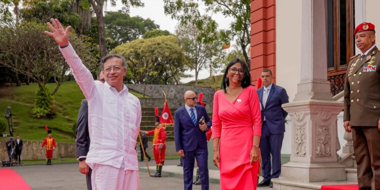 Familiares de colombianos presos políticos en Venezuela piden a Petro intervenir