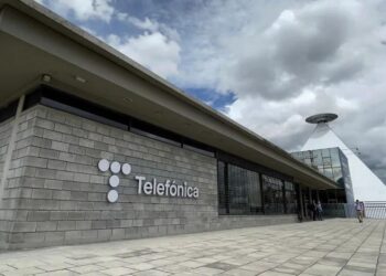 Gobierno agotará recursos internacionales para suspender laudo de millonario pago a Telefónica