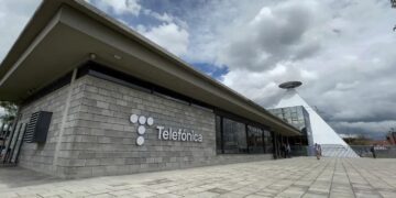 Gobierno agotará recursos internacionales para suspender laudo de millonario pago a Telefónica