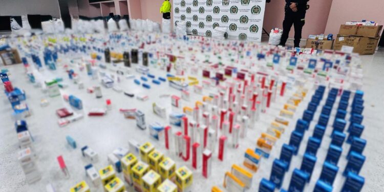 Golpe a red ilegal de medicamentos: capturan a tres personas y decomisan más de 211.000 unidades en Barranquilla