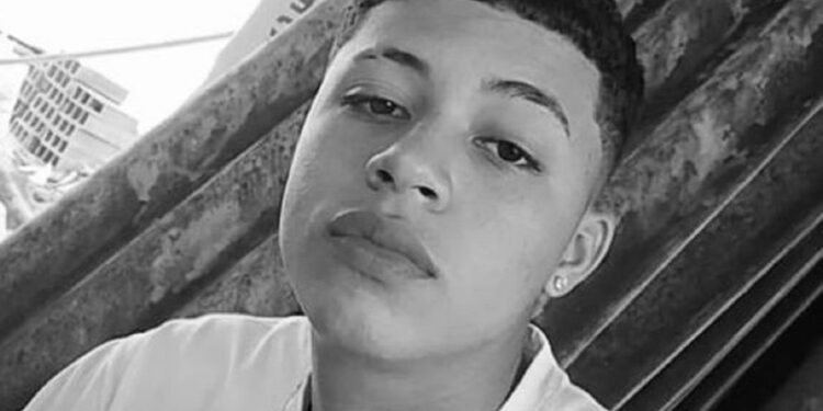 "Había salido del colegio": padre de joven que murió en ataque a bala contra vivienda en Las Malvinas