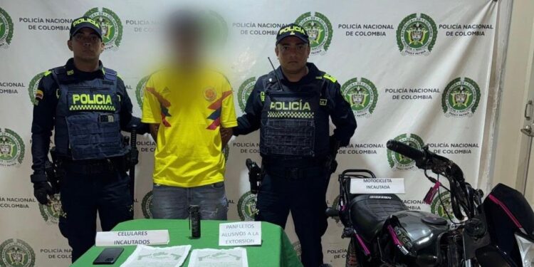 “Iba en moto con granada y panfletos extorsivos”: Policía captura a hombre en Galapa