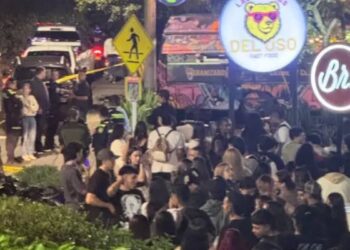 Intento de atraco en fila del Burger Master terminó en balacera: policía retirado enfrentó a delincuentes