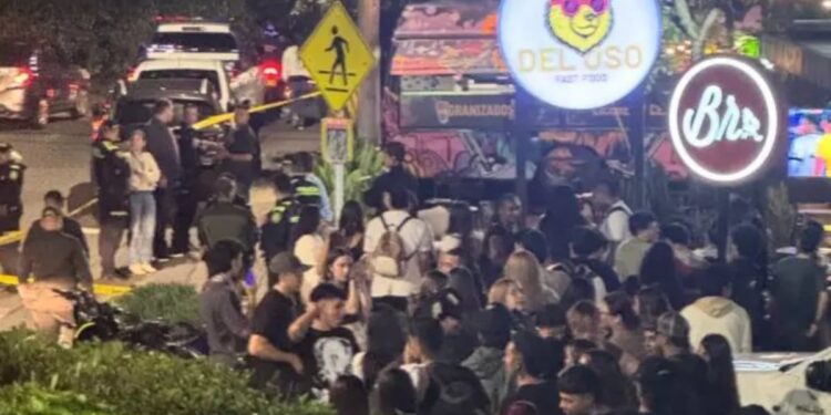 Intento de atraco en fila del Burger Master terminó en balacera: policía retirado enfrentó a delincuentes