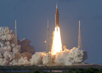 La misión Artemis II sigue su curso pese a experimentar un problema con el inodoro