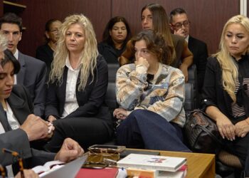 "Los médicos de Maradona lo abandonaron a su suerte", fiscal del juicio