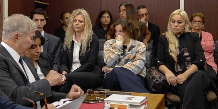 "Los médicos de Maradona lo abandonaron a su suerte", fiscal del juicio