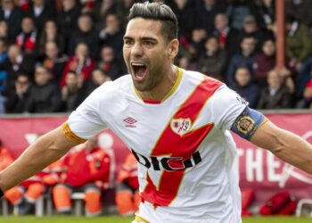 Más de 4 años de cárcel a 3 hombres que robaron en la casa de Falcao en Madrid