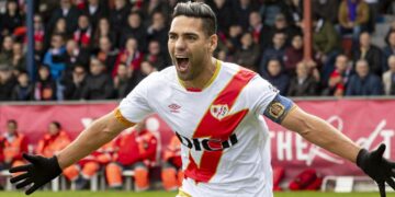 Más de 4 años de cárcel a 3 hombres que robaron en la casa de Falcao en Madrid