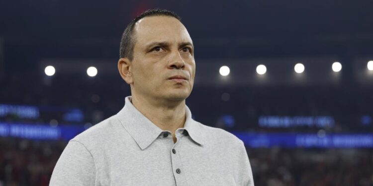 Medellín oficializó la salida de Alejandro Restrepo de la dirección técnica