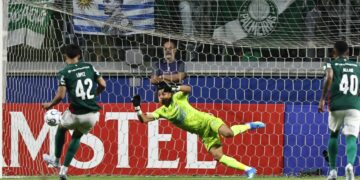 Palmeiras, con polémico penalti, derrotó a Sporting Cristal y lidera el Grupo F