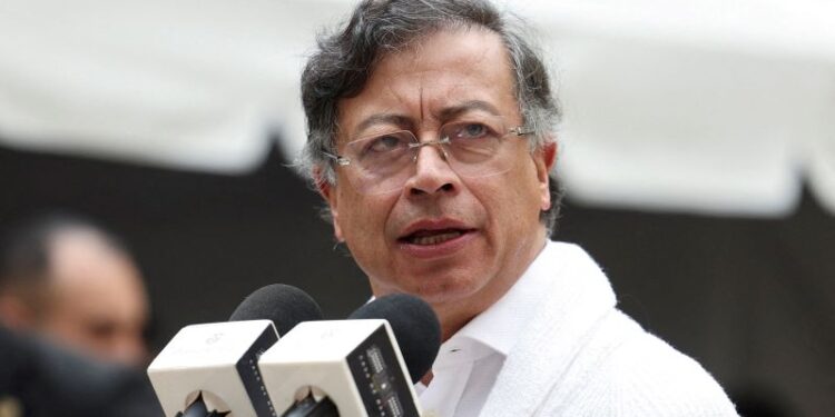 Petro dice que atentados en el suroeste de Colombia buscaban "sabotear las elecciones"